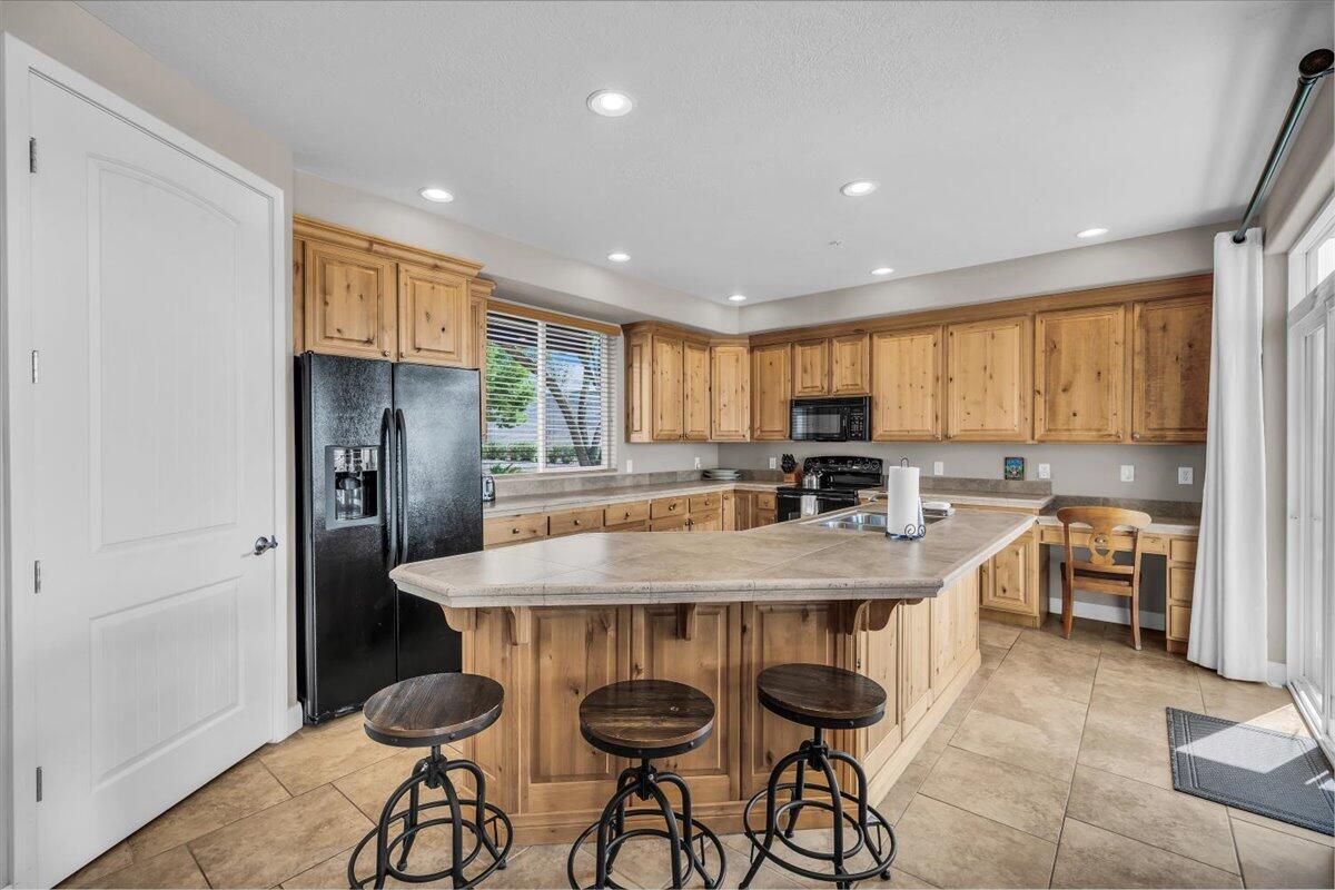 LAS PALMAS RESORT CONDOS - Residential