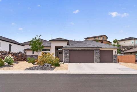 Photo of 1790 W ANDESITE DR, Hurricane, UT 84737 (MLS # 26-271727)