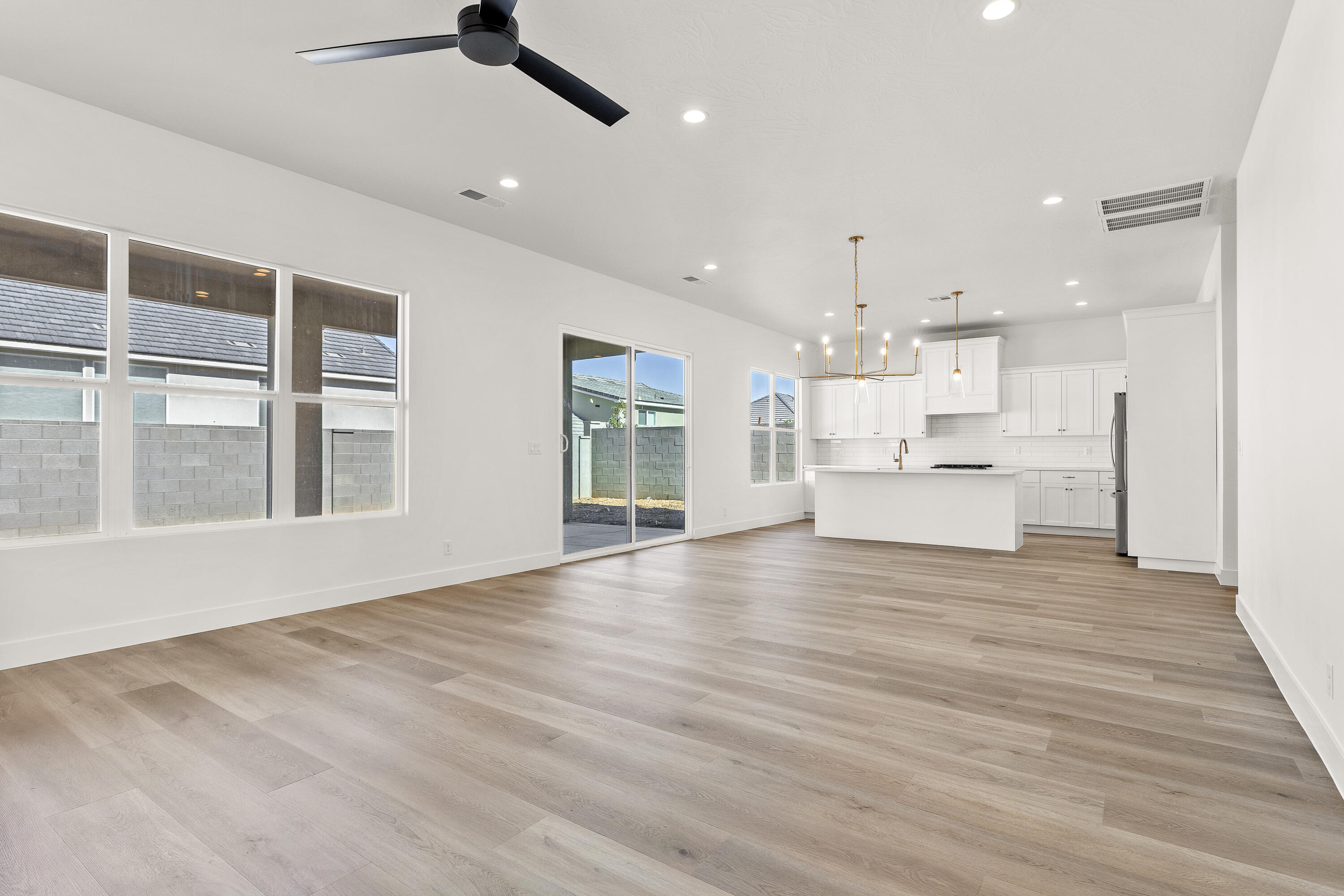 DESERT HORIZON - Residential