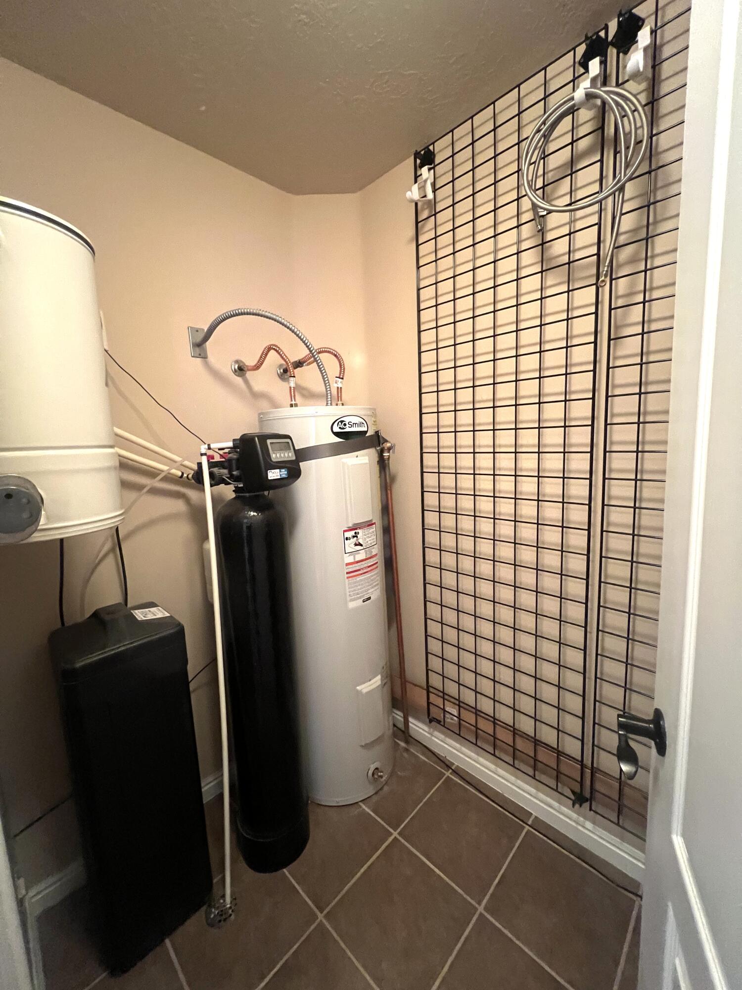 RIVER CREST TOWNHOMES - Residential