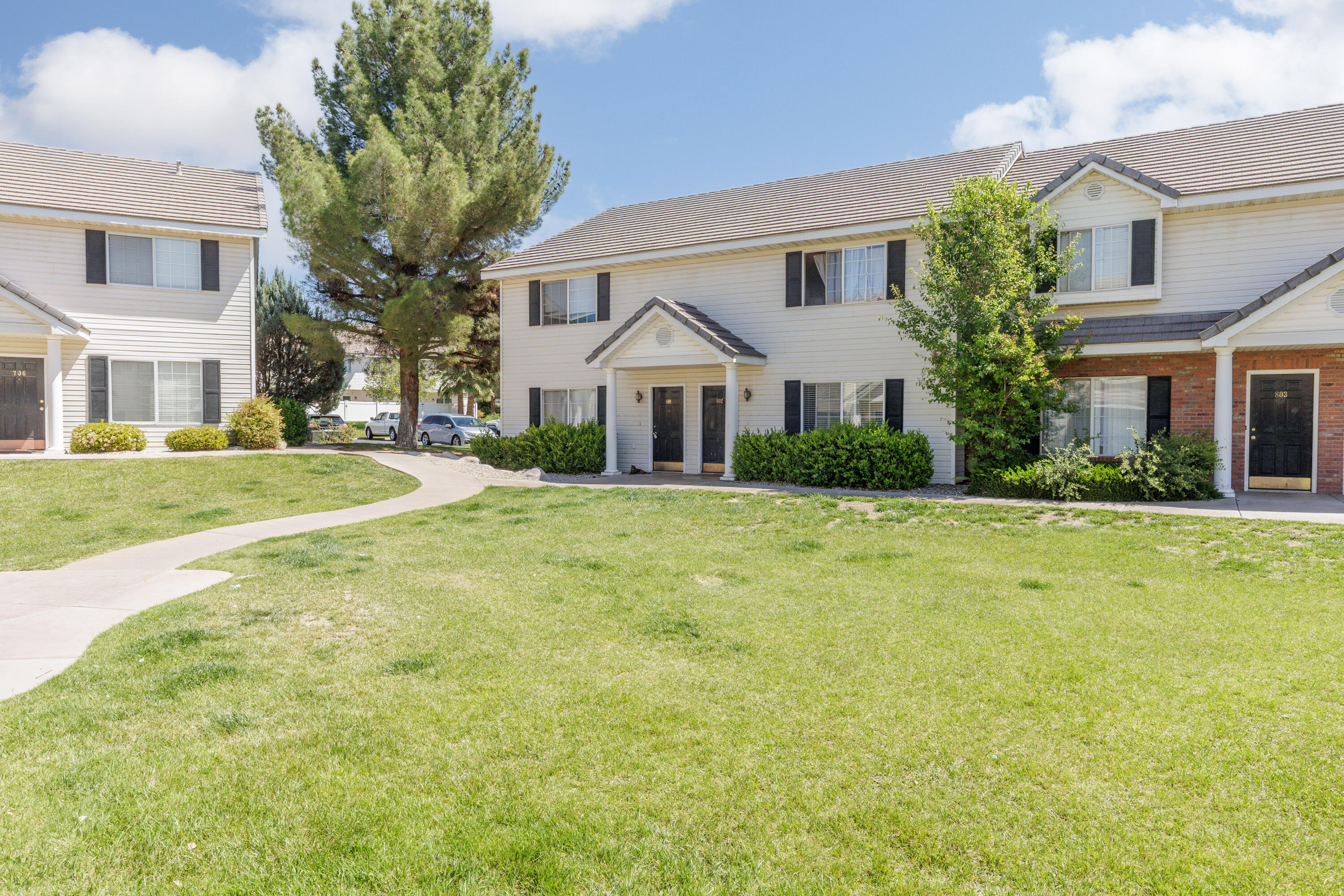 LEXINGTON HILLS TOWNHOMES - Residential
