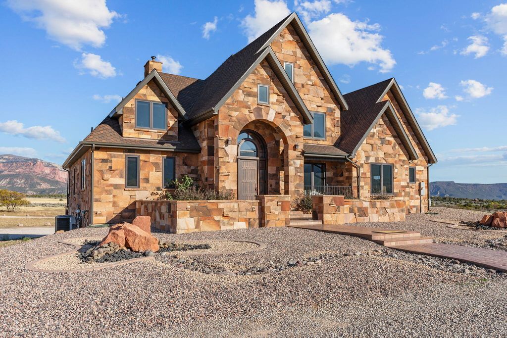 Photo of 1297 E 600 S, New Harmony, UT 84757 (MLS # 25-266258)
