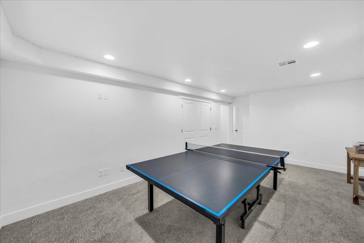 DESERT CREST - Residential