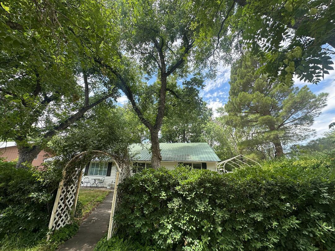 TOQUERVILLE TOWNSITE - Residential