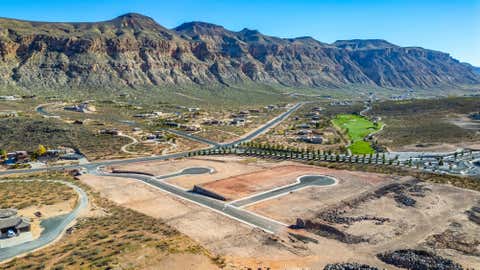 Photo of 3380 S 1410 CIR W 21 #21, Hurricane, UT 84737 (MLS # 26-274021)