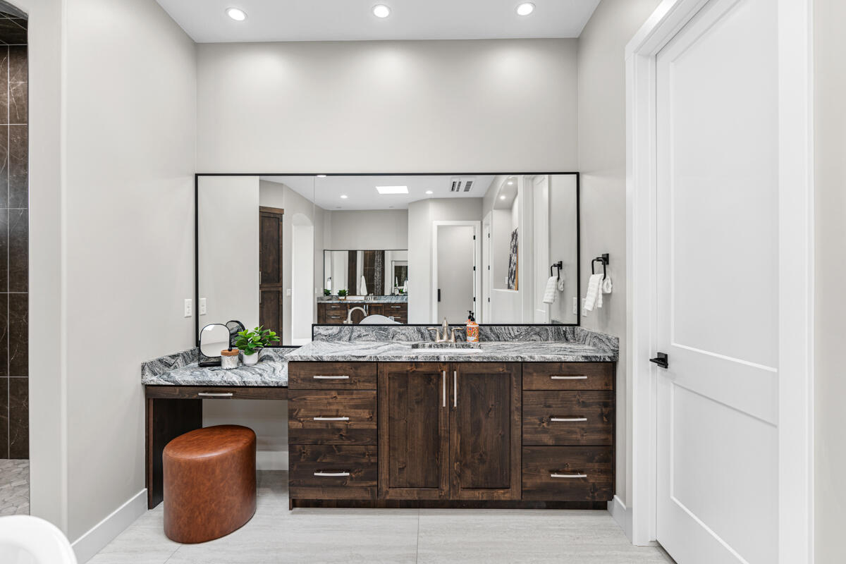 LEDGES OF ST GEORGE - Residential