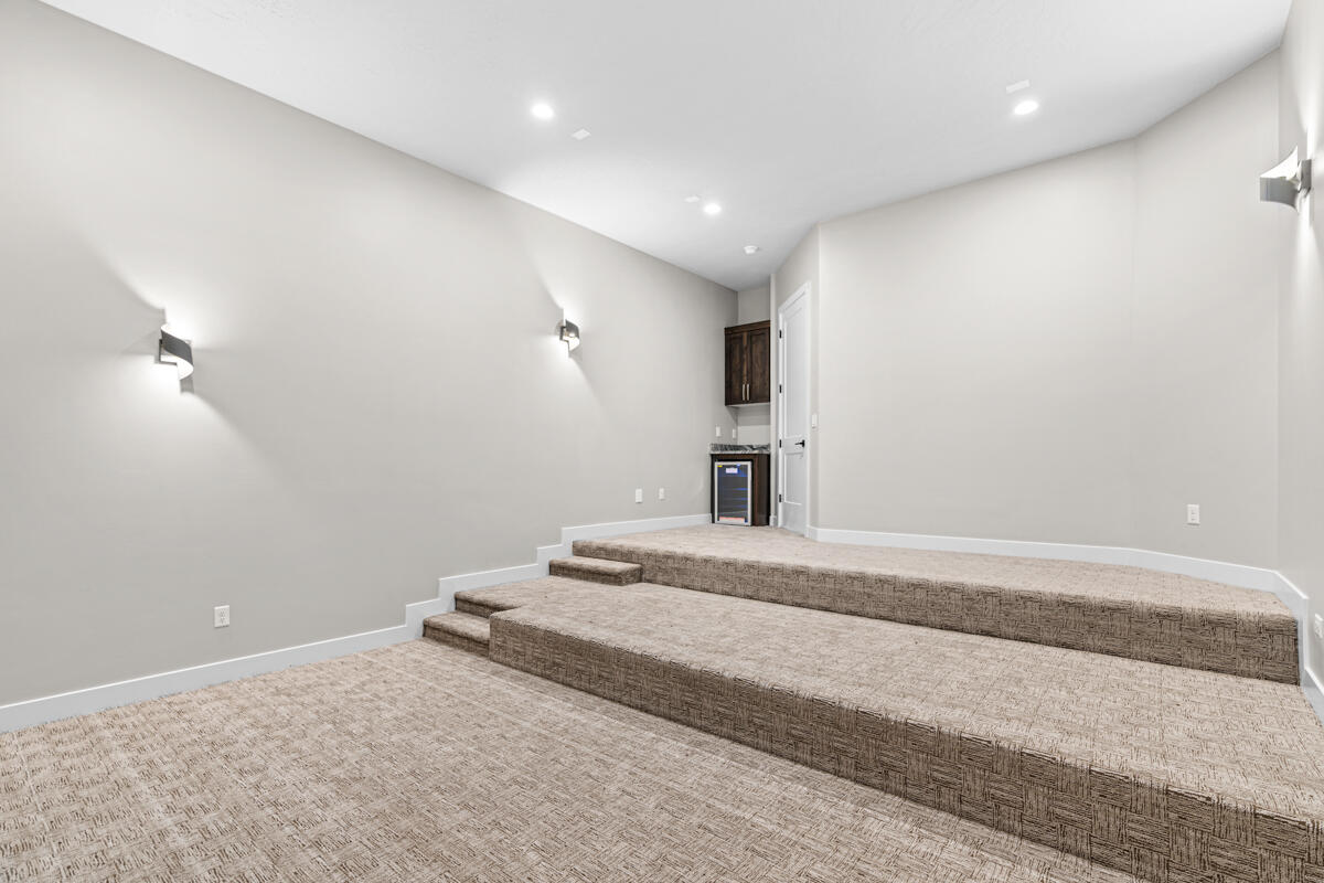 LEDGES OF ST GEORGE - Residential