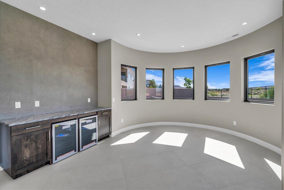 LEDGES OF ST GEORGE - Residential