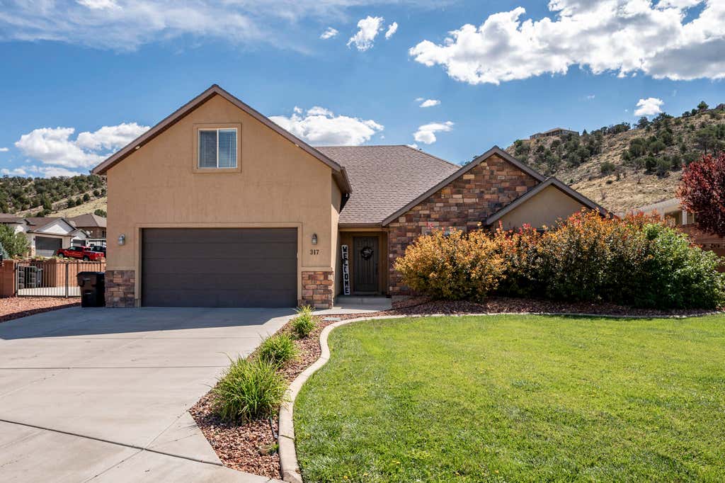 Photo of 317 S Glen Canyon DR, Cedar City, UT 84720 (MLS # 26-275253)