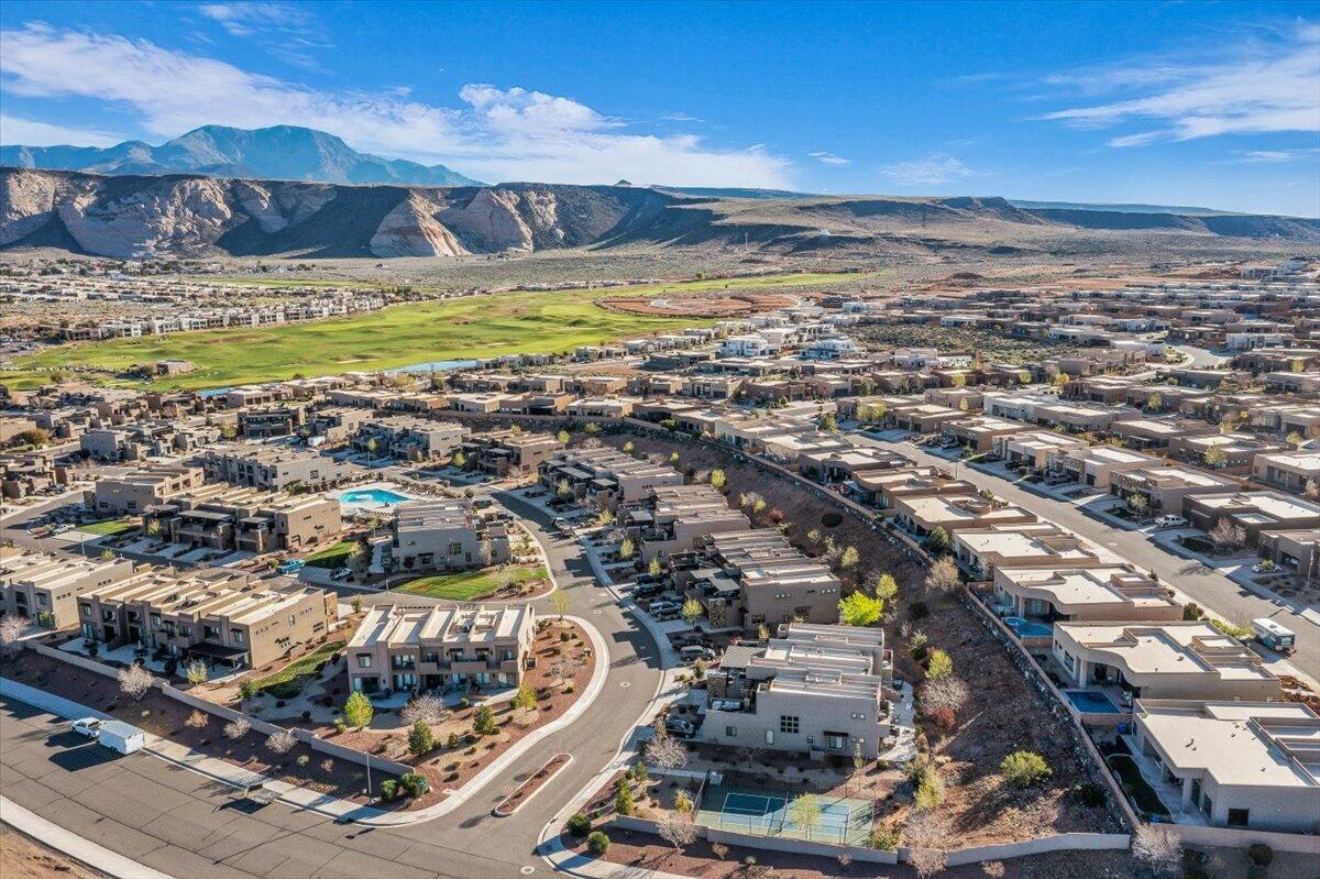 LEDGES OF SG THE ESCAPES - Residential