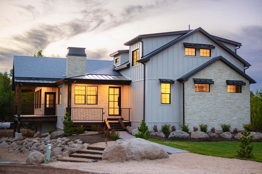 Photo of 272 S CLIFF ROSE CIR, Pine Valley, UT 84781 (MLS # 26-273696)