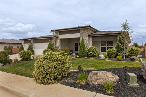 Tiny photo for 6 W ELINOR LN, Washington, UT 84780 (MLS # 26-273114)