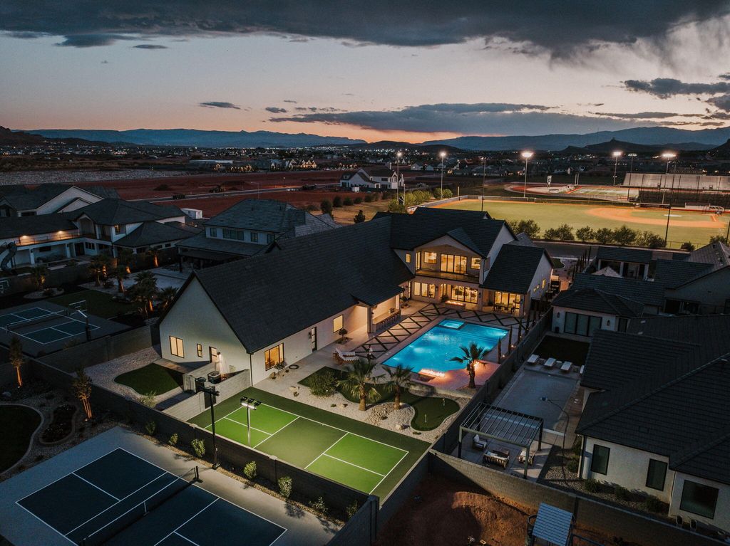 Photo of 2281 S CRIMSON CLIFFS Way, Saint George, UT 84790 (MLS # 26-271321)
