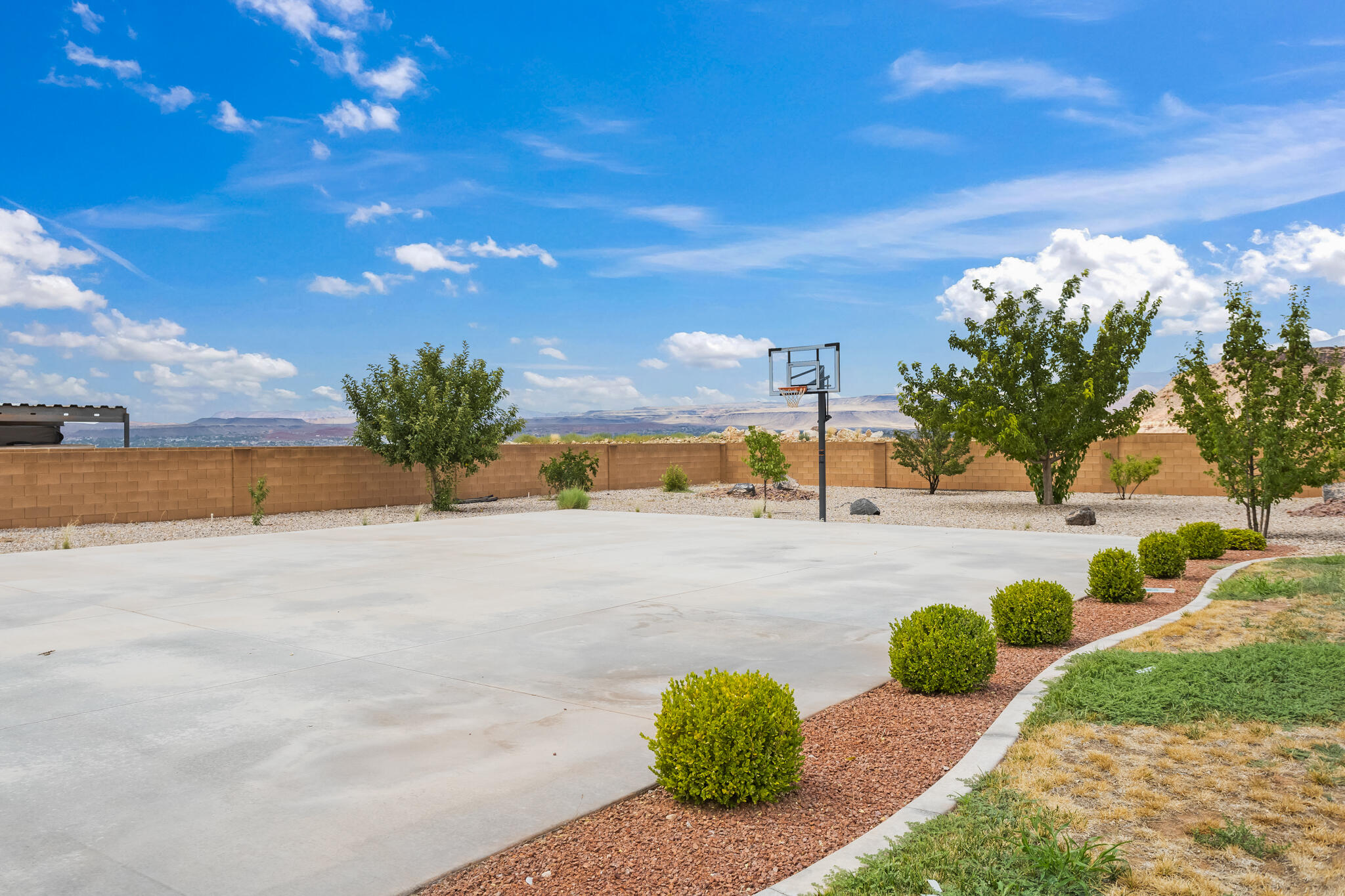 SILVER FALLS AT WASHINGTON BENCH - Residential