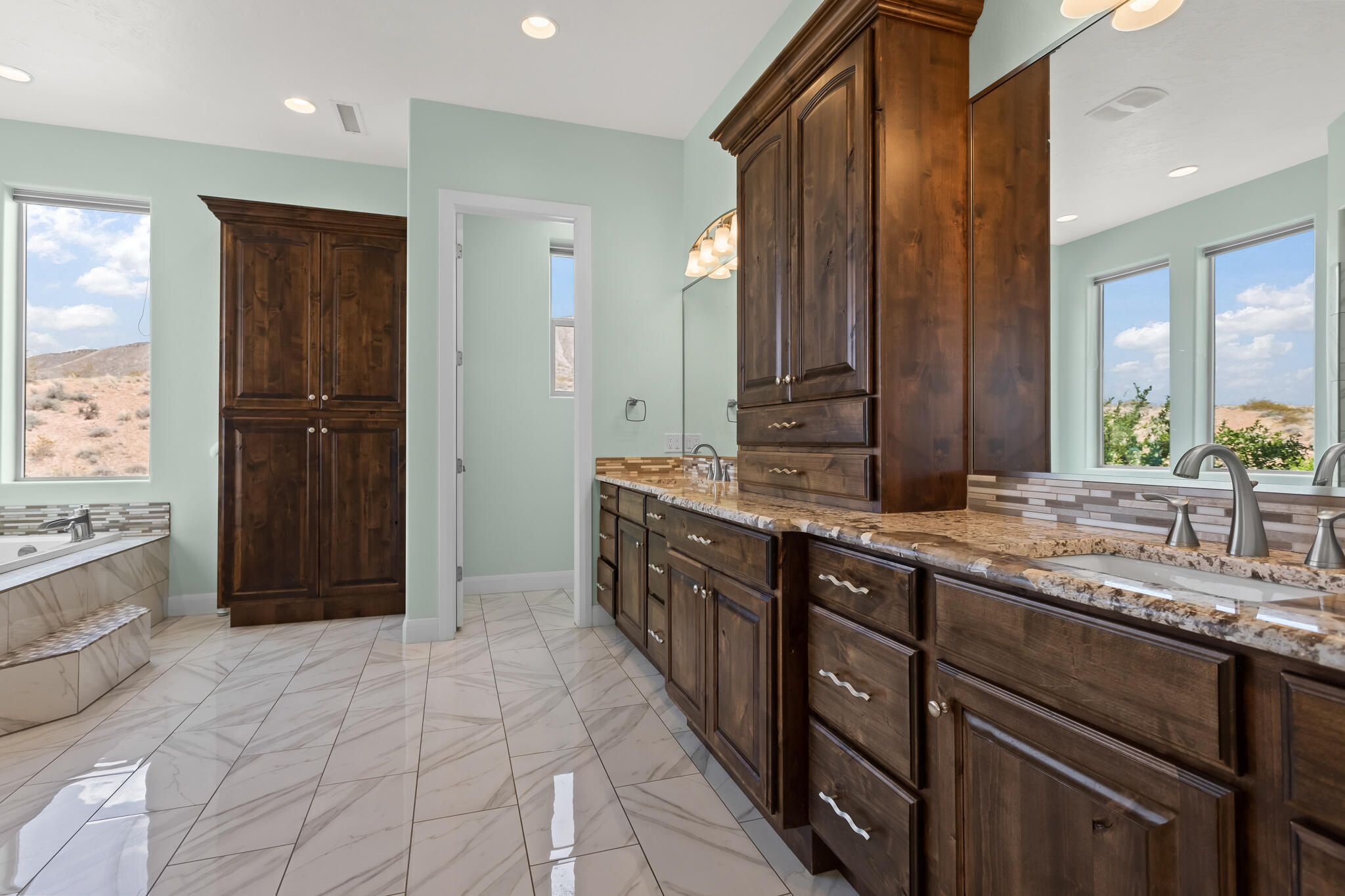 SILVER FALLS AT WASHINGTON BENCH - Residential