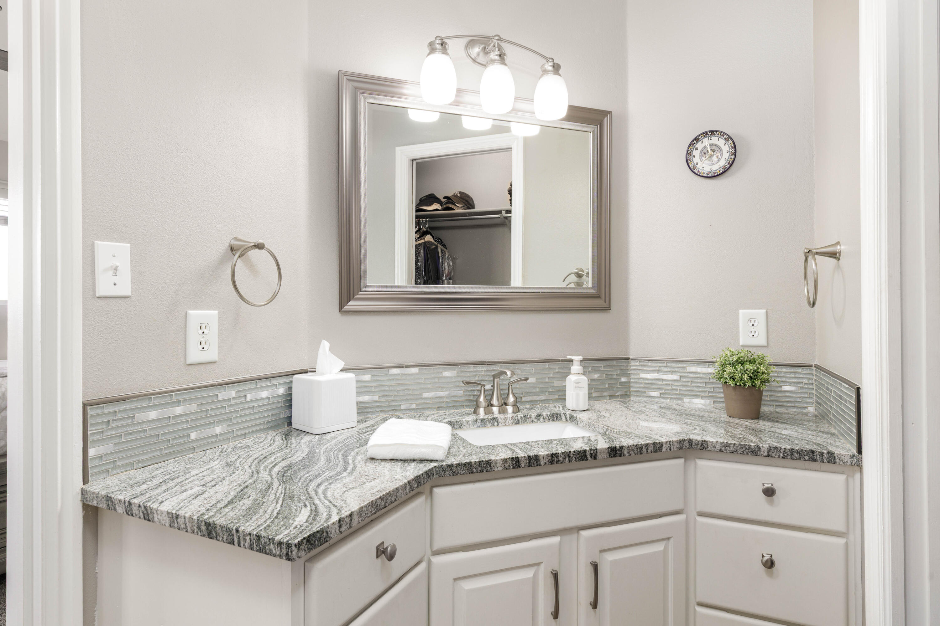 BLOOMINGTON HILLS - Residential