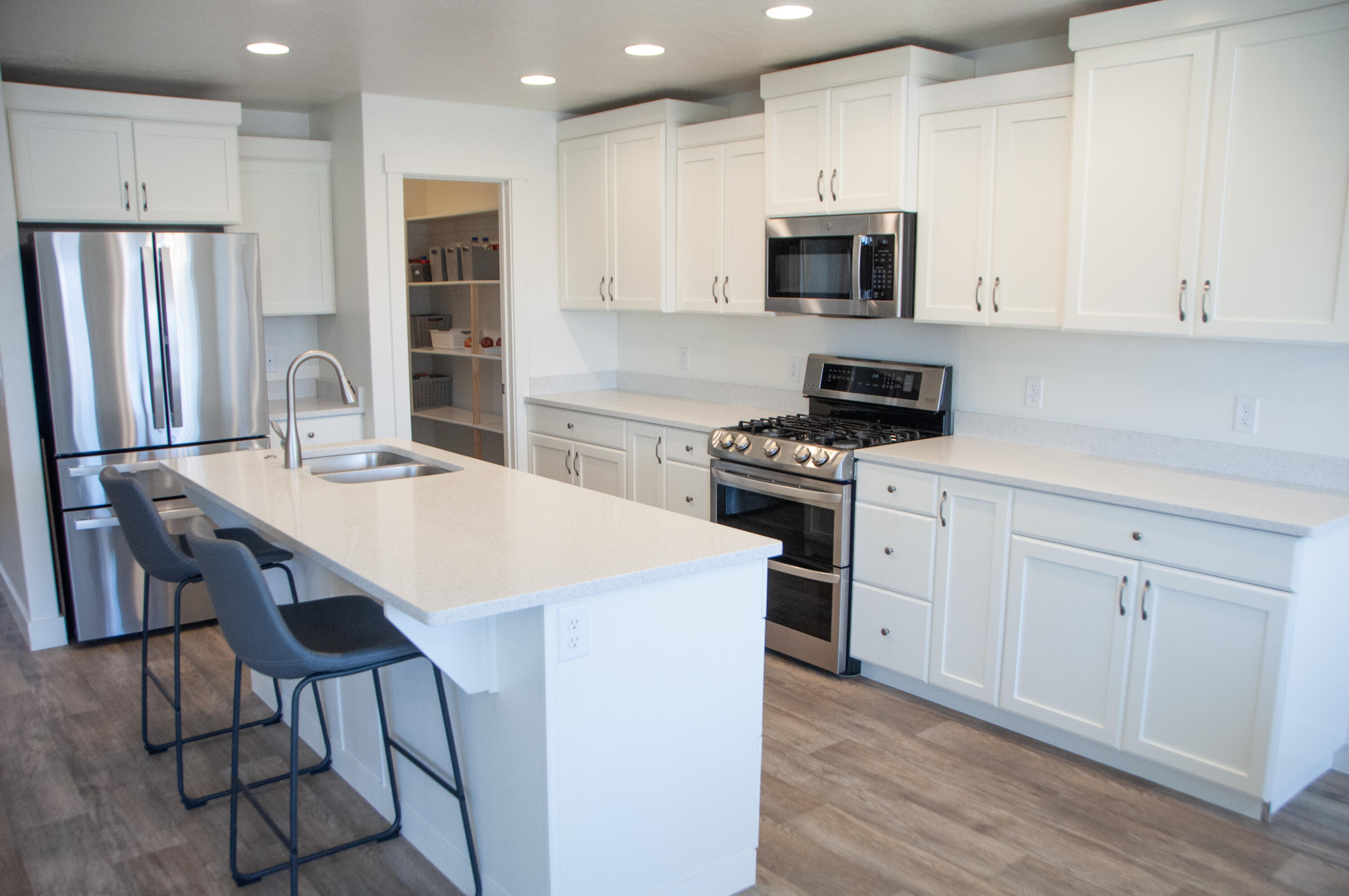SEQUOIA ESTATES - Residential