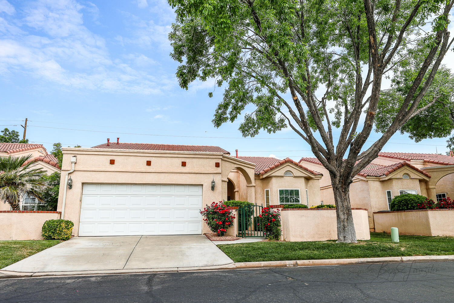 Beautiful & Peaceful, charming community close to just about everything, skylight gives natural light,high ceilings,fresh paint,new carpet and fireplace. Separate laundry. back & front patio;so perfect in everyway, Well maintained clubhouse with all the perks, indoor pool, weight room