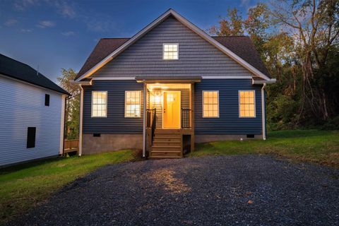 A home in WAYNESBORO