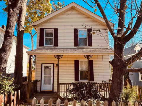 A home in STAUNTON