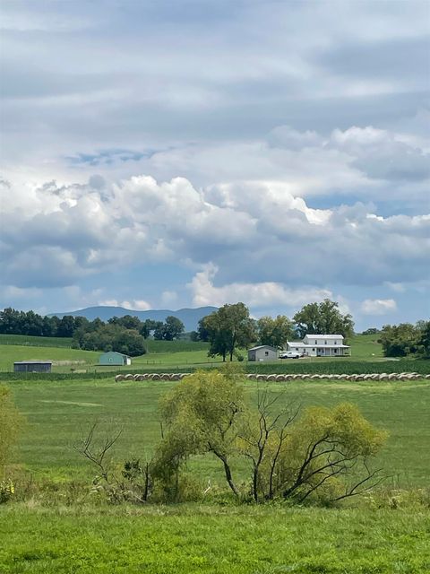 A home in GROTTOES