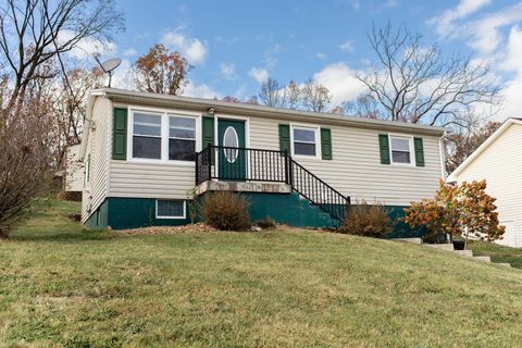 A home in STAUNTON