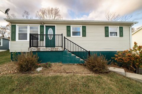 A home in STAUNTON