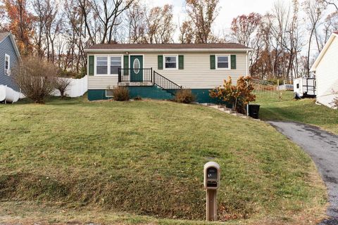 A home in STAUNTON