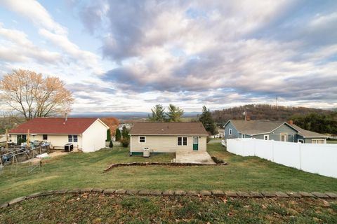 A home in STAUNTON