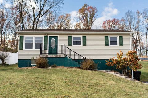 A home in STAUNTON