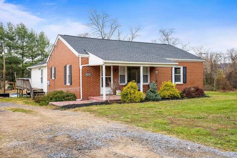 A home in GROTTOES