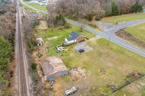 A home in GROTTOES