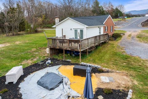 A home in GROTTOES