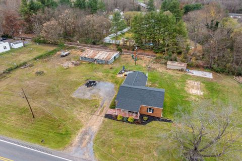 A home in GROTTOES