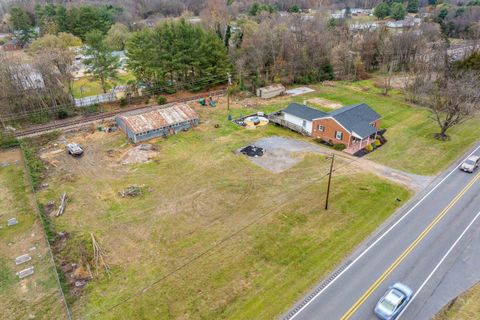 A home in GROTTOES