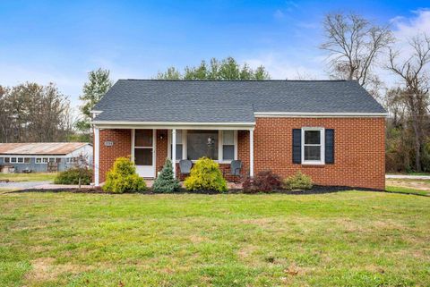 A home in GROTTOES