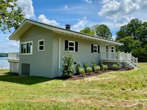 A home in LOUISA