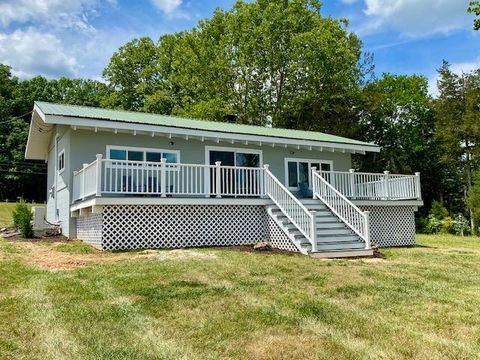 A home in LOUISA