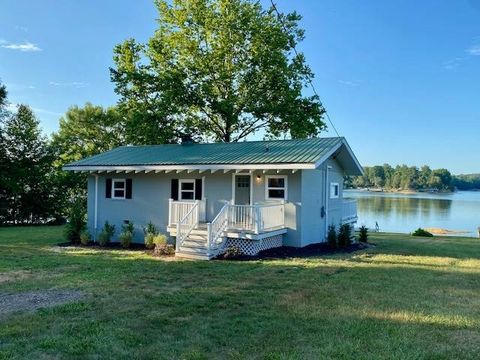 A home in LOUISA