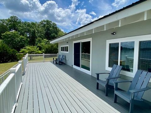 A home in LOUISA