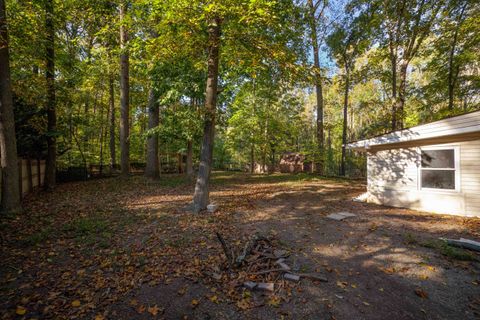 A home in LOUISA