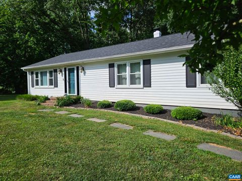 Photo of 993 Holly Ridge Rd, Keswick, VA 22947 (MLS # 653855)