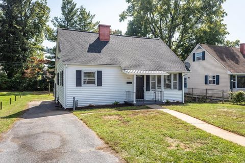 A home in WAYNESBORO