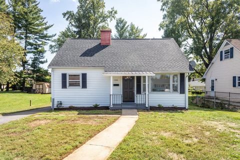 A home in WAYNESBORO