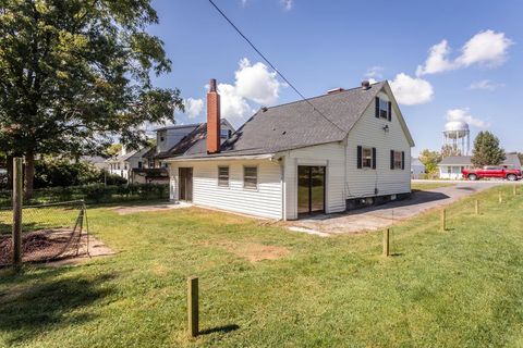 A home in WAYNESBORO