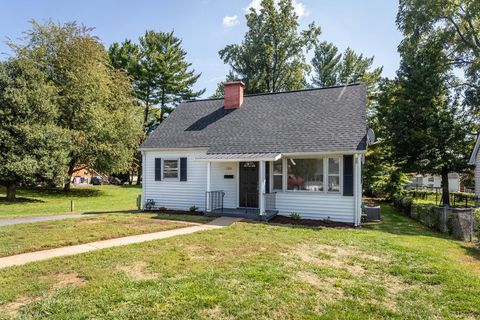 A home in WAYNESBORO