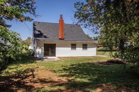 A home in WAYNESBORO