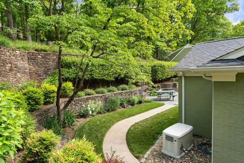 A home in STAUNTON