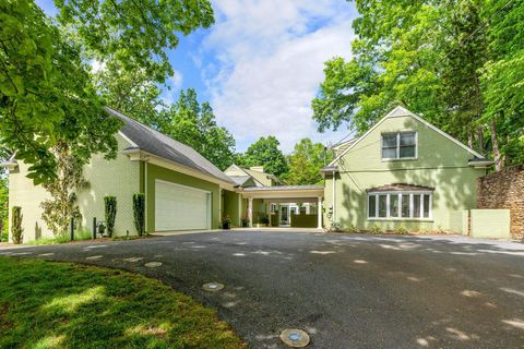 A home in STAUNTON