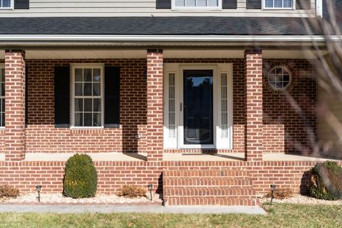 A home in WAYNESBORO